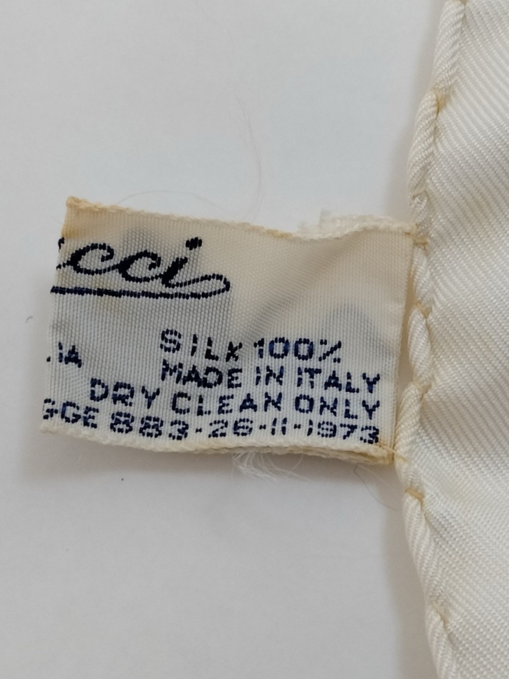 Vintage Gucci Scarf Silk Fish Design - Picture 4 of 7